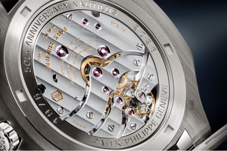 PATEK PHILIPPE - NAUTILUS - 5810/1G-001 - 半世紀的運動優雅傳奇！PATEK PHILIPPE Nautilus 50周年紀念系列以纖巧新作與首款座鐘上陣