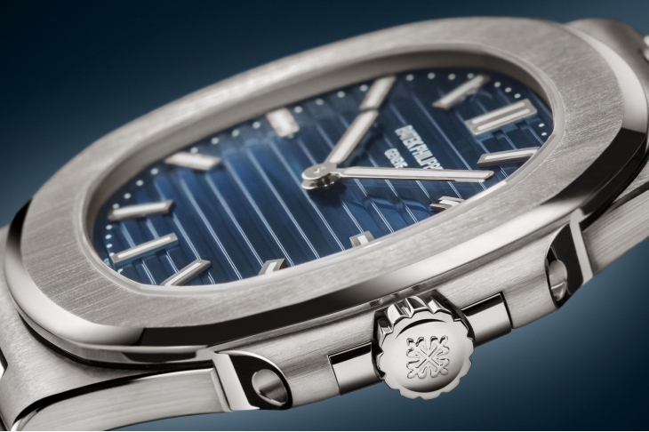 PATEK PHILIPPE - NAUTILUS - 5810/1G-001 - 半世紀的運動優雅傳奇！PATEK PHILIPPE Nautilus 50周年紀念系列以纖巧新作與首款座鐘上陣