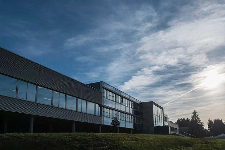 CHANEL - J12 - H9632 - CHANEL ACADEMY 深度專訪｜廣田雅將談J12：一枚時計如何超越時尚，成為現代經典？