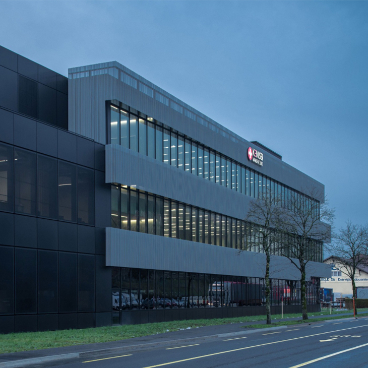 CHANEL - J12 - H9632 - CHANEL ACADEMY 深度專訪｜廣田雅將談J12：一枚時計如何超越時尚，成為現代經典？