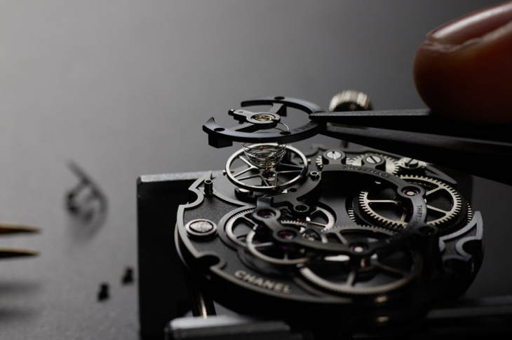 CHANEL - J12 - H9632 - CHANEL ACADEMY 深度專訪｜廣田雅將談J12：一枚時計如何超越時尚，成為現代經典？