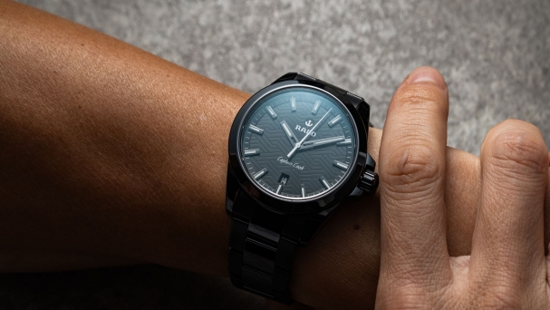 戴上40年的「材質傳奇」去冒險!全新 Rado Captain Cook Dis